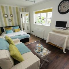 Between Piers - Central- by Brighton Holiday Lets
