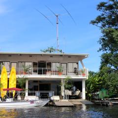 Tortuguero Adventures GuestHouse