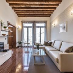 Ca' del Monastero 1 Collection Apt for 4 Guests with Balcony and Lift