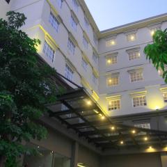 三堡垄港奴曼酒店