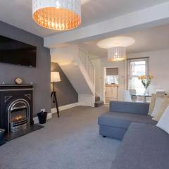 Hastings House - Modern 2 Bedroom House in Central Luton & Near Airport