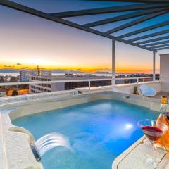 Sunset Penthouse Apartment with Jacuzzi and Seaview