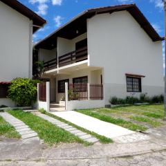 RESIDENCIAL COM CASAS DE 2 DORM - Praia Garopaba