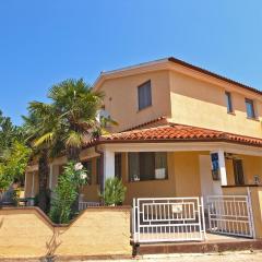 Apartment Rov 894
