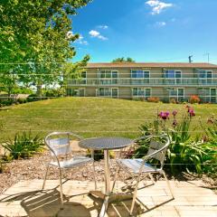 Bathurst Studio Apartments