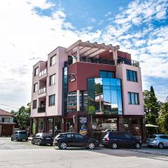 Family Hotel Pak Tam