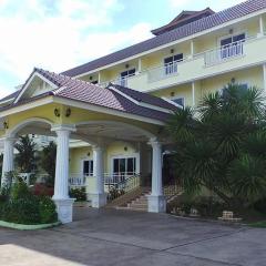 Monrawee Pavilion Resort