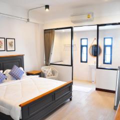 C Room "Chomchan" at Airport
