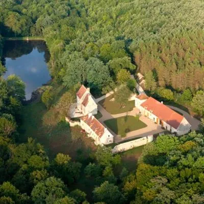 Domaine du Ris de Feu Chambres d'hôtes de charme，位于Chalais的酒店