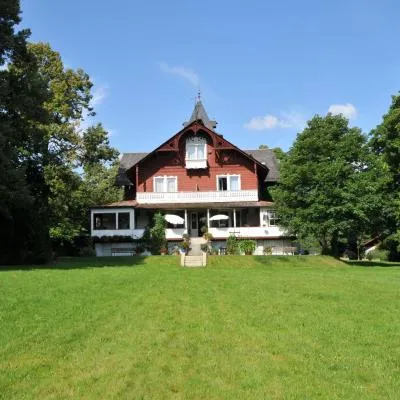 Jagdschloss Fahrenbühl Hotel Garni，位于Kirchenlamitz的酒店