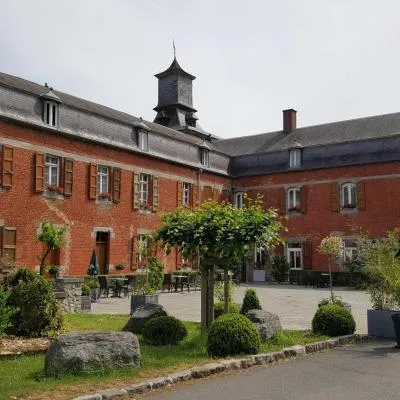 LOGIS - Château de la Motte - Hôtel & Restaurant，位于Liessies的酒店