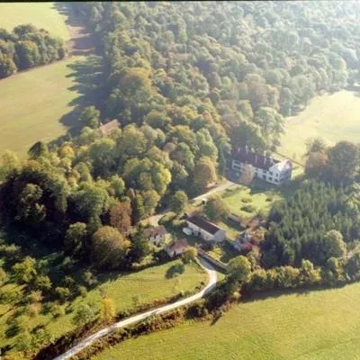 Gîte et Chambres d'hôtes du Domaine du Val Bruant，位于阿尔克昂巴鲁瓦的酒店