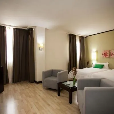 Hotel Puerta de Ocaña，位于奥卡尼亚的酒店