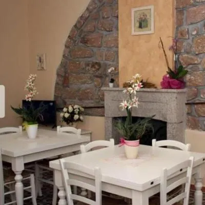 Guest House Le Gemelle，位于Luras的酒店
