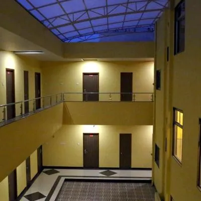 Hotel Varenya Inn,位于Yavatmāl的酒店