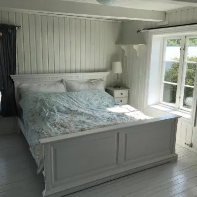 Landlig idyll med fjordutsikt，位于Valsøybotn的酒店