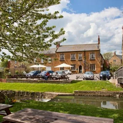 The Nevill Arms，位于梅德伯纳的酒店