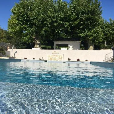 DOMAINE FORVENT，位于Saint-Julien-de-Peyrolas的酒店