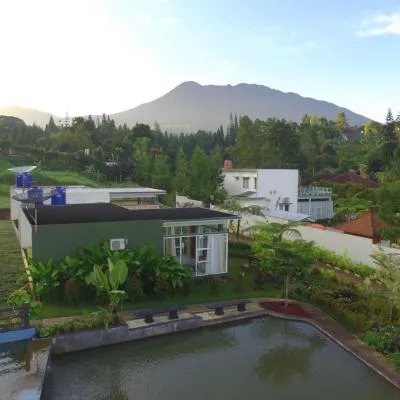 Modern 3 Bedroom Villa in a Private Complex B3，位于Megamendung的酒店