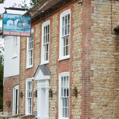 The White Horse Inn，位于普尔伯勒的酒店