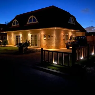 Beach bungalow Hellevoetsluis，位于海勒富特斯勒斯的酒店