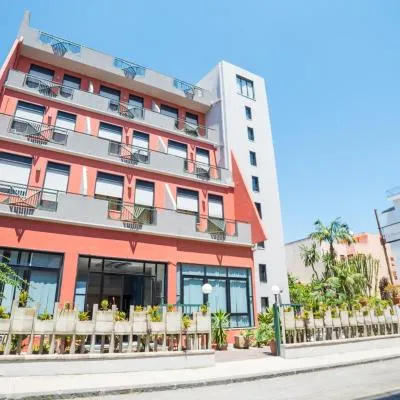 金字塔酒店，位于洛卡卢美拉的酒店