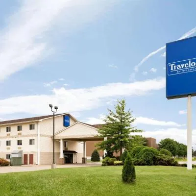 Travelodge by Wyndham Clinton Valley West Court，位于Clinton的酒店