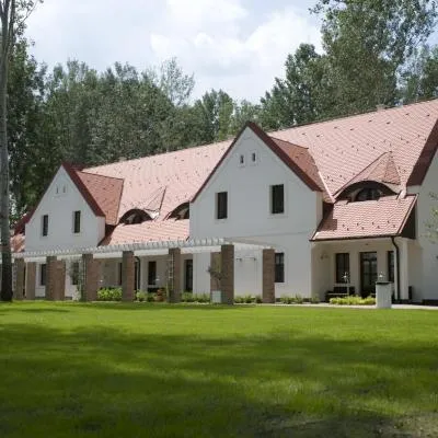 瓦尔加坦亚酒店，位于Kerekegyháza的酒店