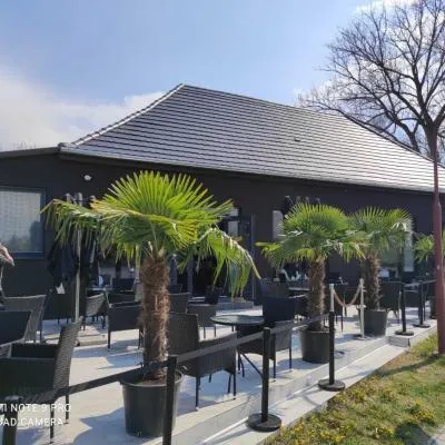 Waterfront Lodge，位于杜瑙保陶伊的酒店