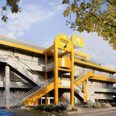 东里昂机场圣艾修伯里普瑞米尔经典酒店，位于圣洛朗-德米尔的酒店