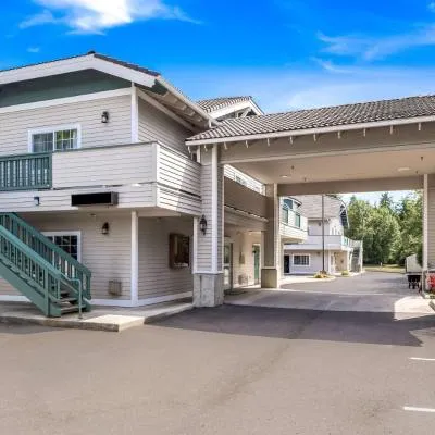 Quality Inn & Suites Bainbridge Island，位于Winslow的酒店