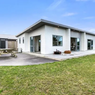 Karitane Beach Retreat - Karitane Holiday Home，位于Karitane的酒店