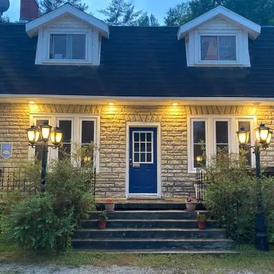 Auberge De Mon Petit Chum B&B，位于韦克菲尔德的酒店