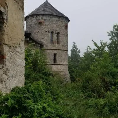 Садиба Сцибор-Мархоцького，位于Otrokov的酒店