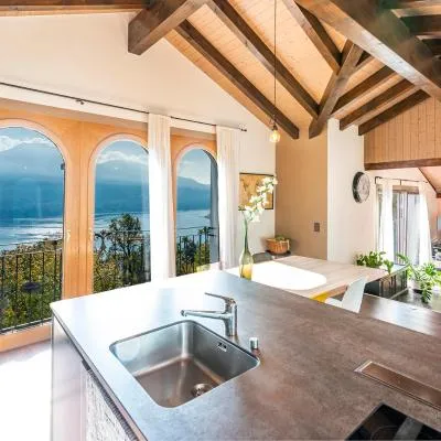 CASA LUNA - WONDERFUL LAKE VIEW，位于Brione sopra Minusio的酒店