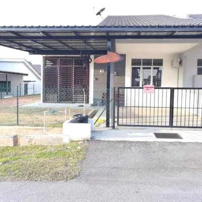 MODERN , SPACIOUS GAMBANG UMP 18 Guest House，位于甘孟的酒店