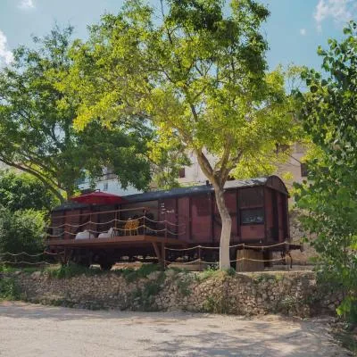 Vagón Orient Express - Housevanlive，位于Casas Altas的酒店
