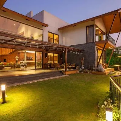 Soul Tree Villa 50 Super Luxury Villa with heated plunge pool and jacuzzi，位于拉瓦萨市的酒店