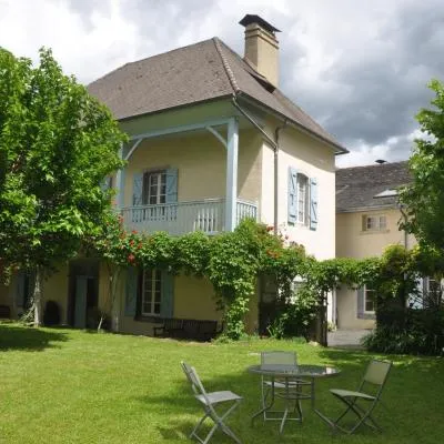 Gîte d'étape Le Couvent d'Ossau，位于Louvie Juzon的酒店