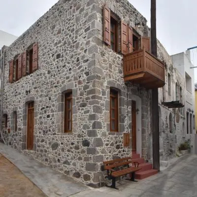 Patriko Nisyrian Guesthouse，位于Mandrakion的酒店