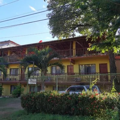 HOTEL GEORGI CR，位于瓜纳卡斯特的酒店