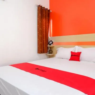 RedDoorz Syariah near Alun Alun Kota Rembang，位于Rembang的酒店