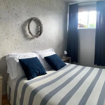 logement 1 chambre possibilité d'ajouter un petit studio pour être 4 personnes au total avec 2 salle de bain privé, voir photos，位于梅干提克湖的酒店