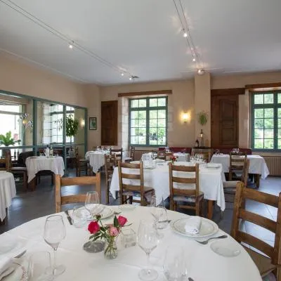 Le Lion d'Or，位于Manzac-sur-Vern的酒店