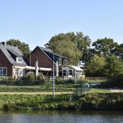 Pension zur Schleuse GARNI am Elbe Lübeck - Kanal in Witzeeze，位于Witzeeze的酒店