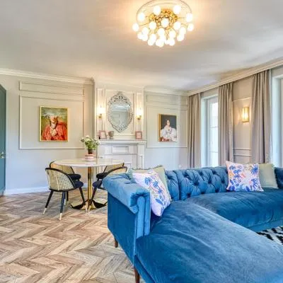 The Doors Luxury Apartment，位于莫雄马扎尔古堡的酒店