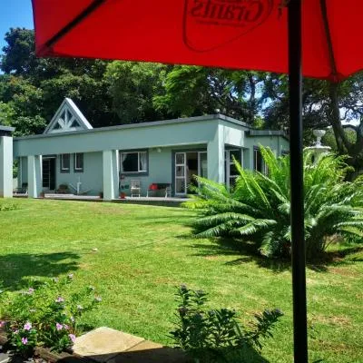 The Tree Of Idleness Guesthouse，位于Trafalgar的酒店