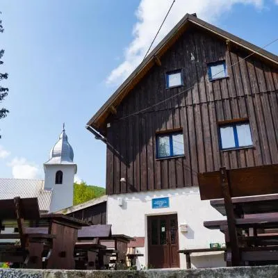Planinarski dom ''Bijele stijene'' Mountain lodge，位于Tuk Vojni的酒店