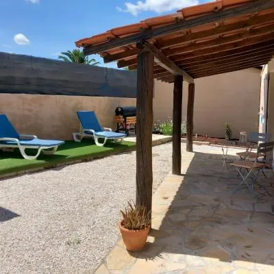 Studio indépendant dans villa，位于Néffiès的酒店