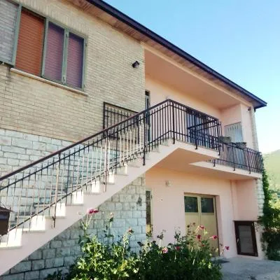 Casa Carducci Affittacamere，位于Monteleto的酒店
